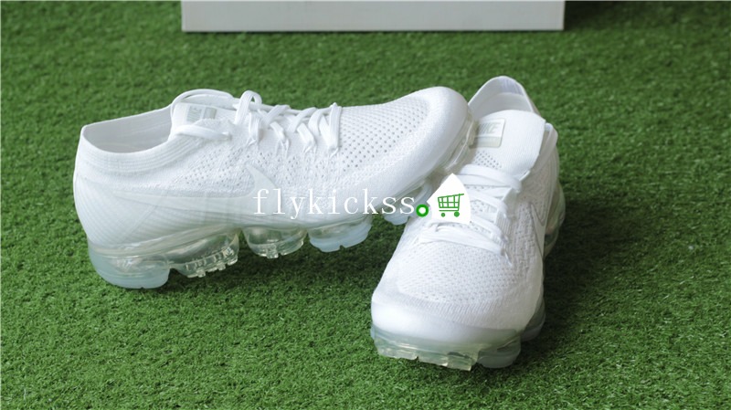 Nike Air VaporMax Triple White